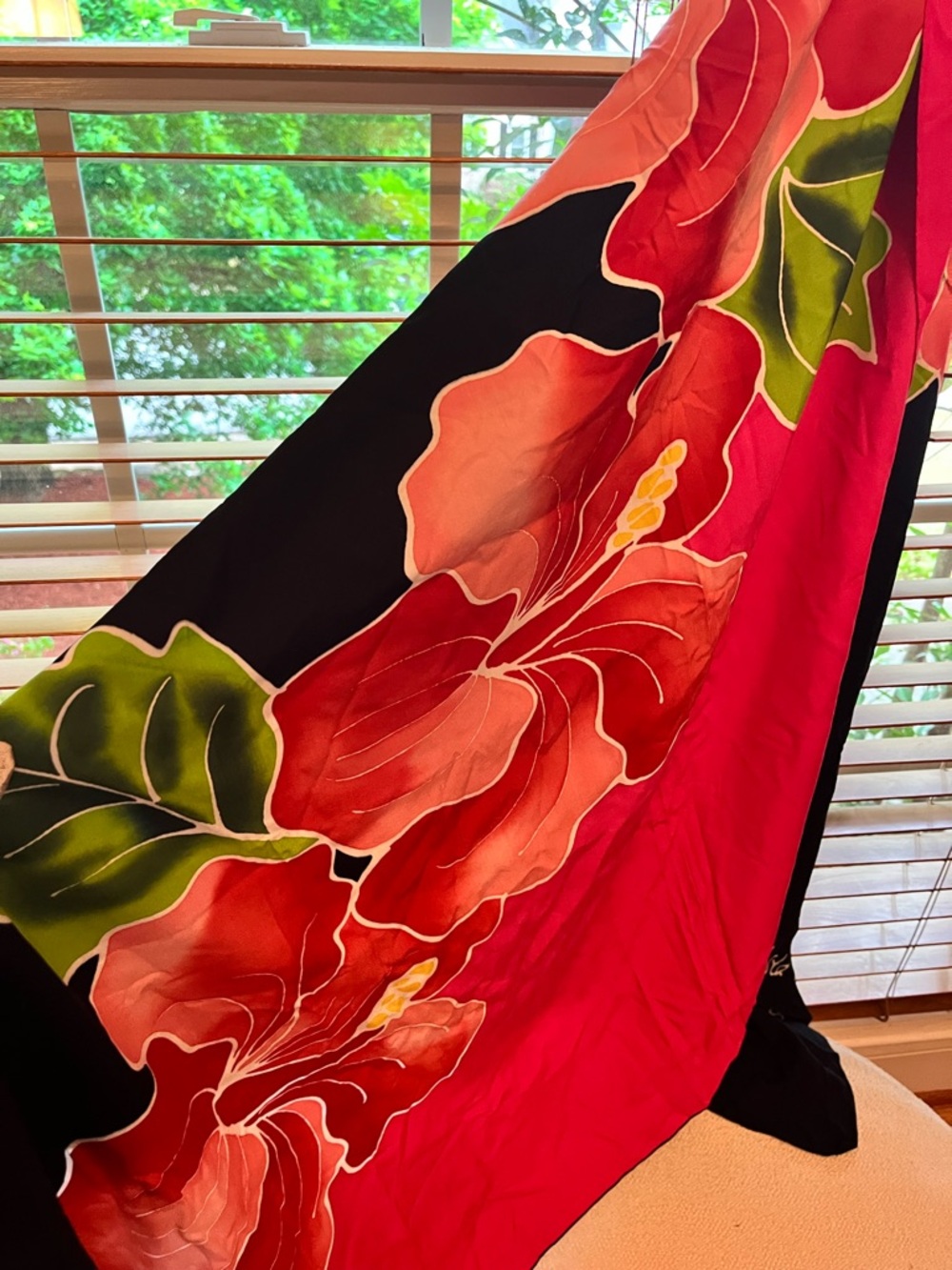 Floral Beach Sarong w/‘Costa Rica' & ‘Pura Vida’ Scripts in Black/Coral/Green - Picture 6 of 8